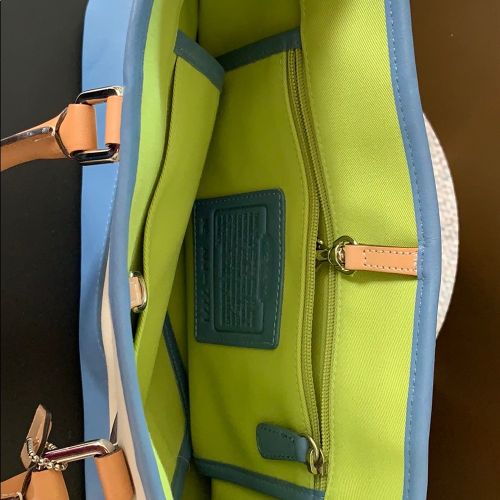 Coach Handbag - Picture 2 of 4